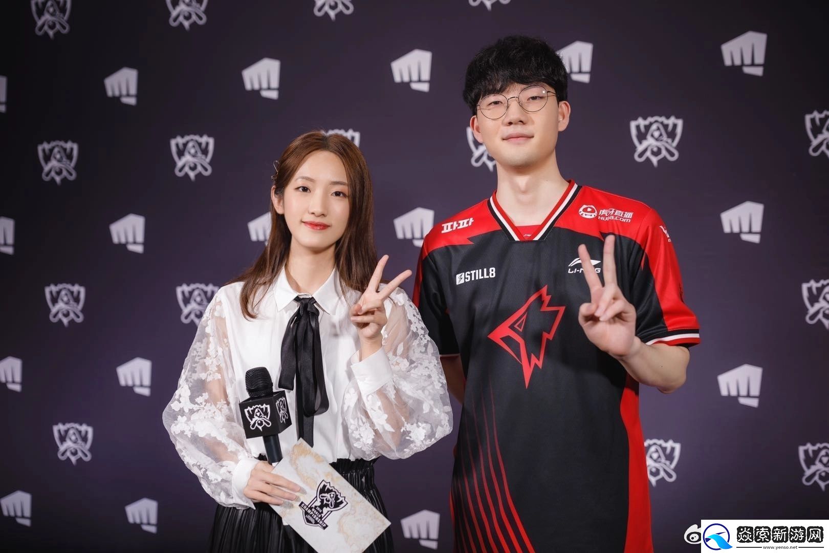 夏安曬與Viper合影