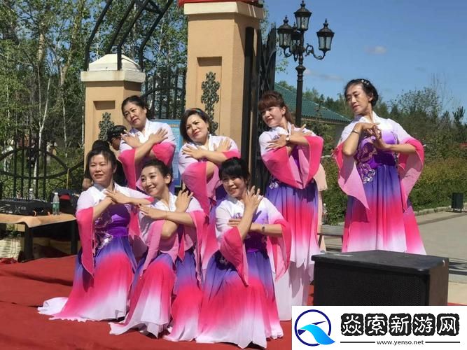 嫣然回首一瞬間